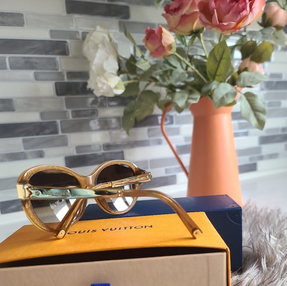 AUTHENTIC LOUIS VUITTON CAT EYES SUNGLASSES - Picture 5 of 9